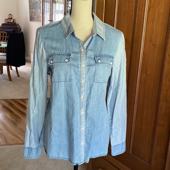 Kelsie Tops - NWOT~ Kelsie Two-Toned Ladies Denim Shirt   Size Large